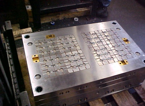 Forty-eight-cavity closure mold, finished